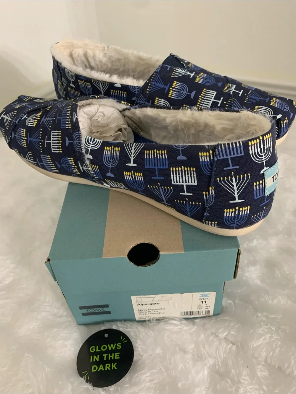 TOMS Women’s Navy Menorah Pattern Slip-On Shoes Size 11